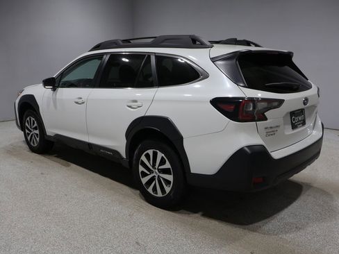 Used 2023 Subaru Outback Premium AWD/4WD image 4