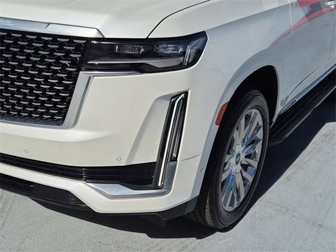 Used 2022 Cadillac Escalade Premium Luxury image 10