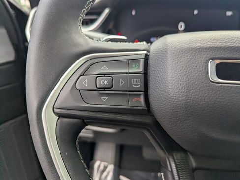 Used 2025 Jeep Grand Cherokee L Laredo image 29