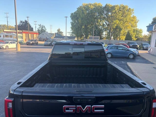 Used 2024 GMC Sierra 2500 Denali w/ Technology Package AWD/4WD image 5
