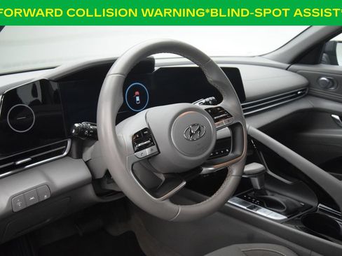 Used 2023 Hyundai Elantra SEL w/ Convenience Package FWD image 15