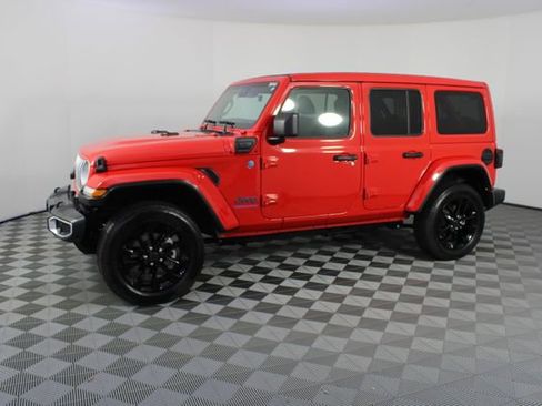 Used 2025 Jeep Wrangler Unlimited Sahara w/ Safety Group image 2