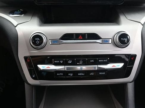 Used 2021 Ford Explorer XLT w/ Equipment Group 202A RWD image 25