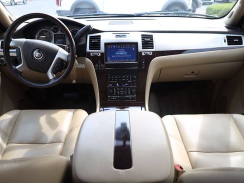 Used 2011 Cadillac Escalade ESV Premium AWD/4WD image 20