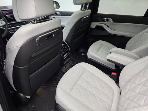 New 2027 BMW X7 xDrive40i w/ Premium Package AWD/4WD image 13