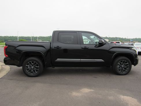 Used 2025 Toyota Tundra Platinum AWD/4WD image 5