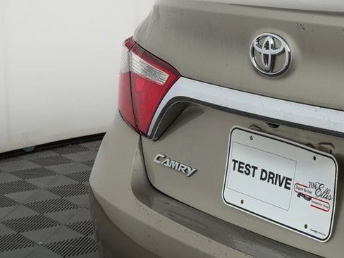 Used 2017 Toyota Camry LE image 30