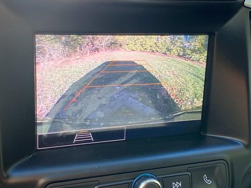 Used 2022 GMC Terrain SLE image 25