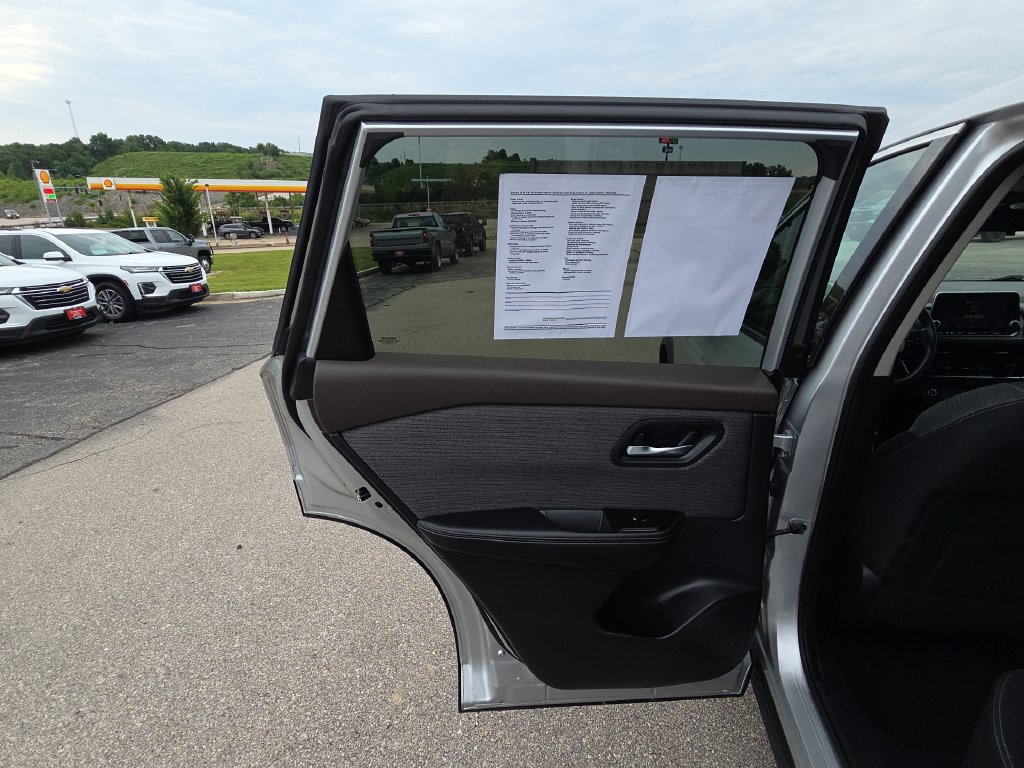 Used 2021 Nissan Rogue SV AWD/4WD image 26