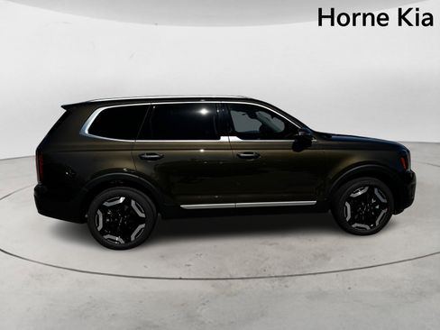 New 2025 Kia Telluride S image 3