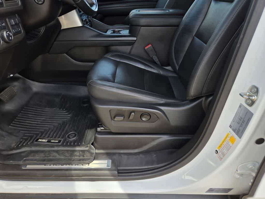 Used 2021 Chevrolet Tahoe Z71 w/ Luxury Package AWD/4WD image 18