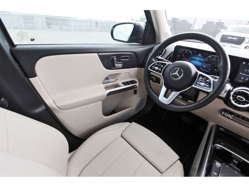 Used 2021 Mercedes-Benz GLB 250 image 8
