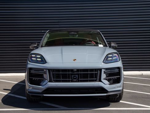 New 2026 Porsche Cayenne Turbo GT AWD/4WD image 10