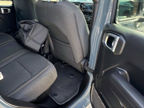 Used 2024 Jeep Gladiator Sport image 23