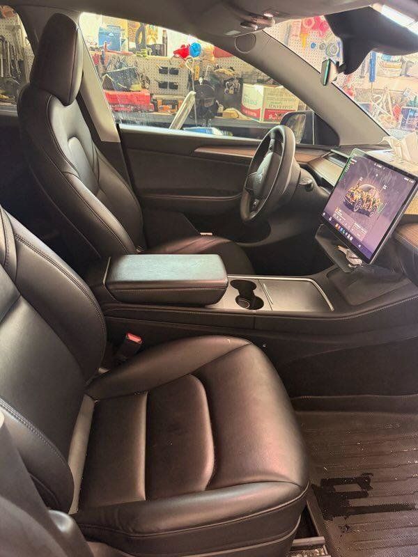 Used 2023 Tesla Model Y Long Range AWD/4WD image 3