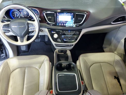 Used 2020 Chrysler Pacifica Limited w/ Advanced Safetytec Group FWD image 11