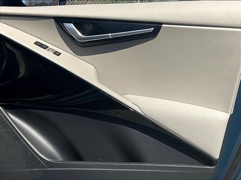 Used 2023 Kia Niro Wind w/ Wind Preserve Package FWD image 12