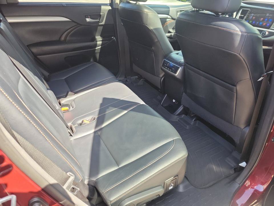 Used 2014 Toyota Highlander XLE FWD image 33