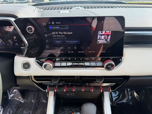 Used 2024 GMC Canyon AT4X AWD/4WD image 27