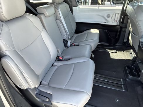 Certified 2025 Toyota Sienna XLE FWD image 12