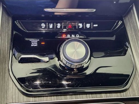 Used 2024 Jeep Wagoneer L Series II AWD/4WD image 18