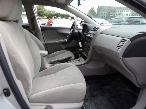 Used 2011 Toyota Corolla image 14