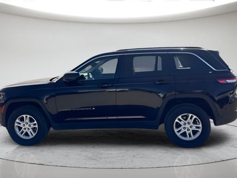 Used 2023 Jeep Grand Cherokee Laredo AWD/4WD image 6
