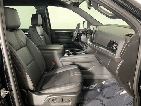 Used 2025 Chevrolet Suburban RST w/ Comfort Package image 24