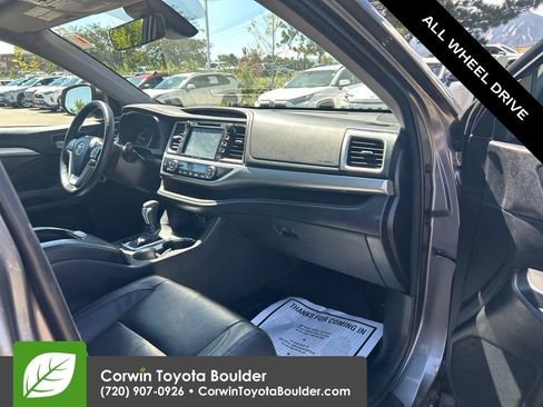 Used 2017 Toyota Highlander XLE w/ Carpet Mat Package AWD/4WD image 11