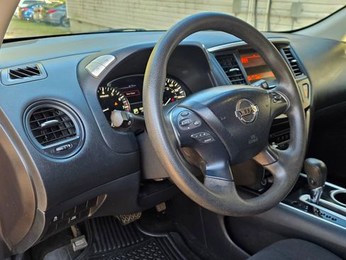 Used 2015 Nissan Pathfinder S image 16