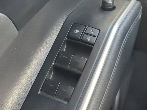 Used 2023 Toyota Highlander XLE FWD image 24