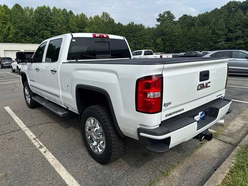 Used 2019 GMC Sierra 2500 Denali w/ Duramax Plus Package AWD/4WD image 12