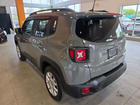Used 2019 Jeep Renegade Latitude w/ Cold Weather Group AWD/4WD image 10