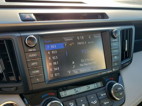 Used 2016 Toyota RAV4 Limited image 33