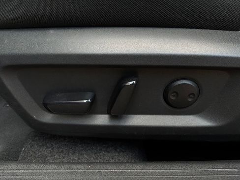 Used 2025 Nissan Rogue SV AWD/4WD image 12