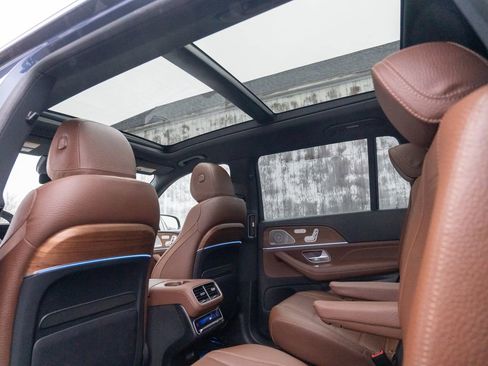 Used 2024 Mercedes-Benz GLS 450 4MATIC image 34