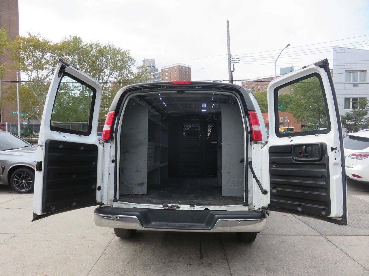 Used 2019 GMC Savana 2500 w/ Driver Convenience Package RWD image 13
