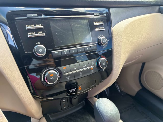 Used 2016 Nissan Rogue S w/ Appearance Package FWD image 17