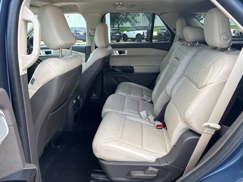 Used 2020 Ford Explorer Platinum w/ Premium Technology Package AWD/4WD image 9