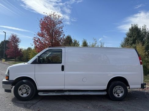 Used 2024 Chevrolet Express 2500 w/ Driver Convenience Package image 7