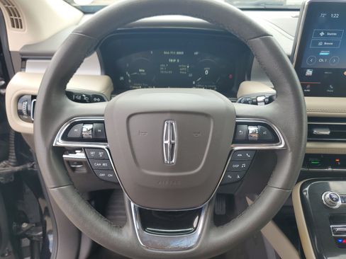 Used 2022 Lincoln Nautilus FWD image 14