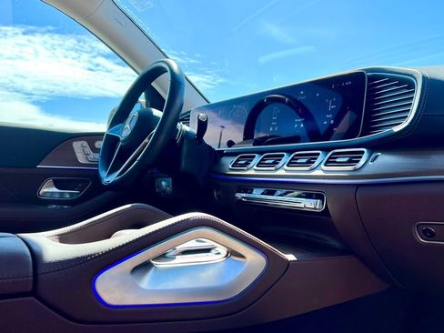 Certified 2024 Mercedes-Benz GLS 450 4MATIC image 21