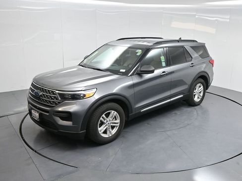 Used 2022 Ford Explorer XLT image 48