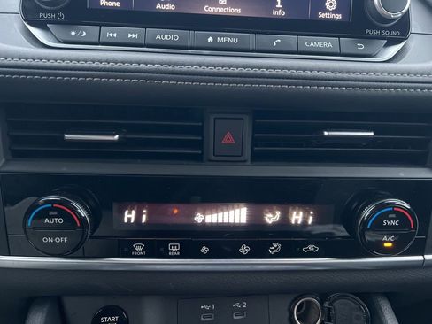 Used 2025 Nissan Rogue SV image 21