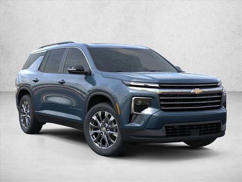 New 2026 Chevrolet Traverse LT w/ Sun and Wheel Package FWD image 7