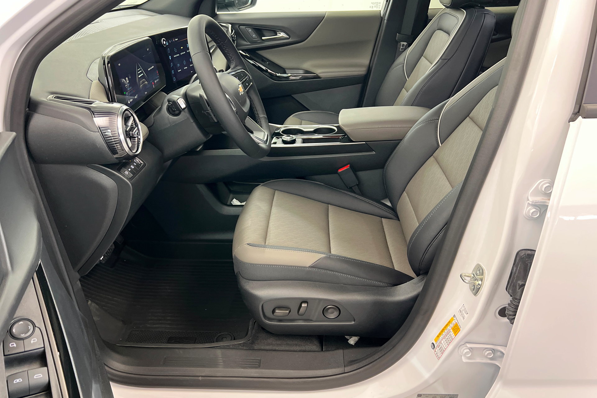 New 2027 Chevrolet Equinox LT w/ Convenience Package II AWD/4WD image 19