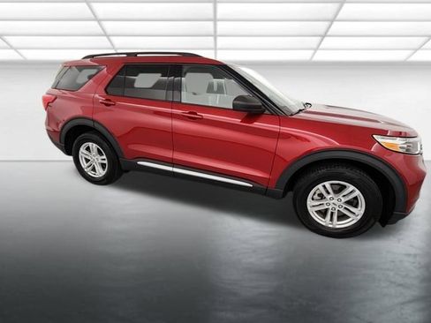 Used 2023 Ford Explorer XLT w/ Equipment Group 202A AWD/4WD image 9