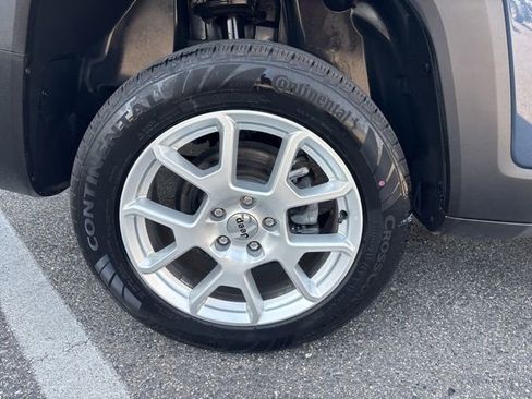 Used 2023 Jeep Renegade Latitude AWD/4WD image 22