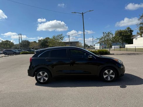 Used 2018 Kia Niro EX w/ EX Premium Package image 4