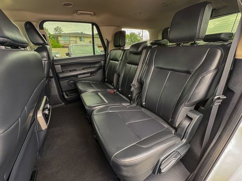 Used 2024 Ford Expedition XLT AWD/4WD image 26